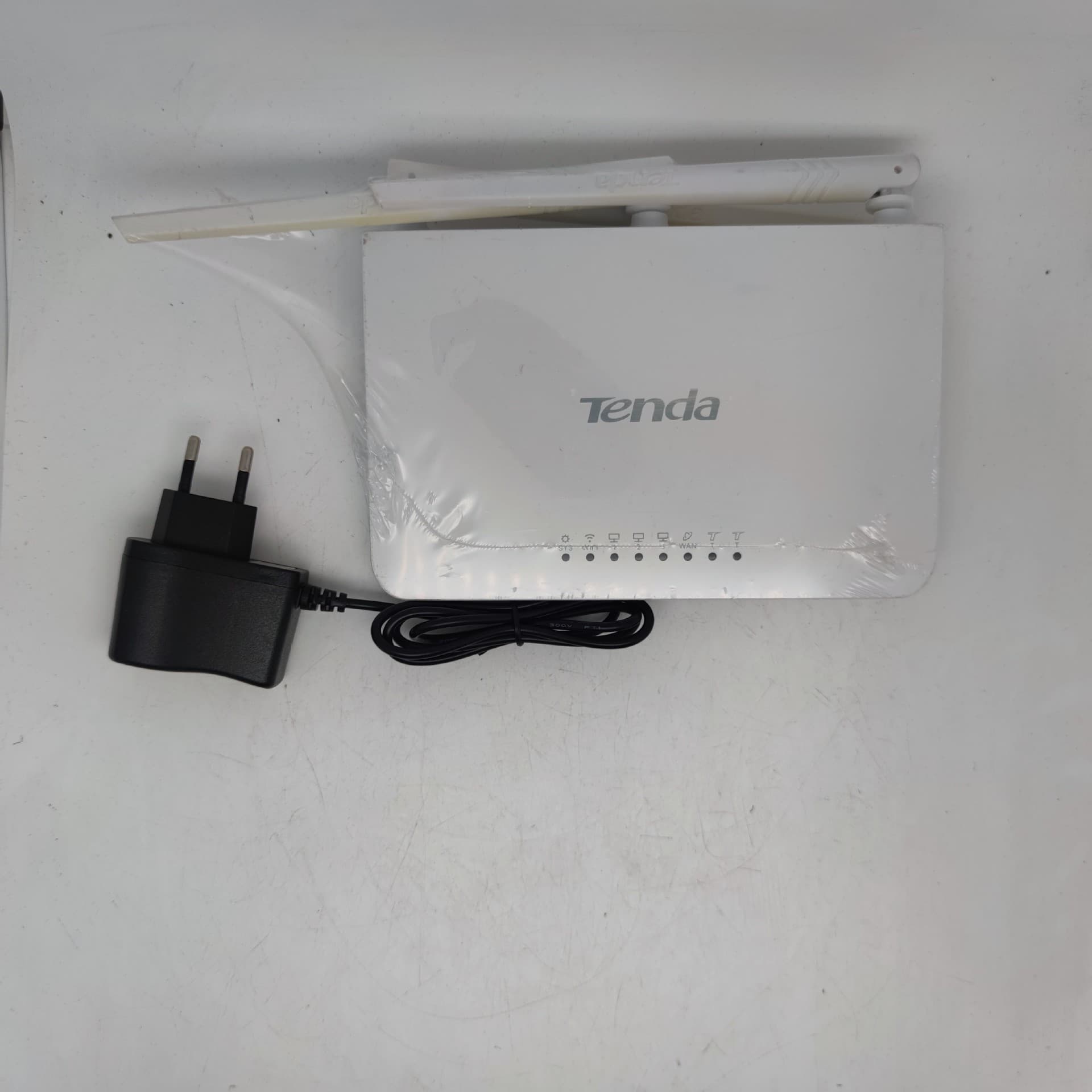 Used Cross-border Tenda English Version F3 300M High-Speed WiFi Smart Router for Home