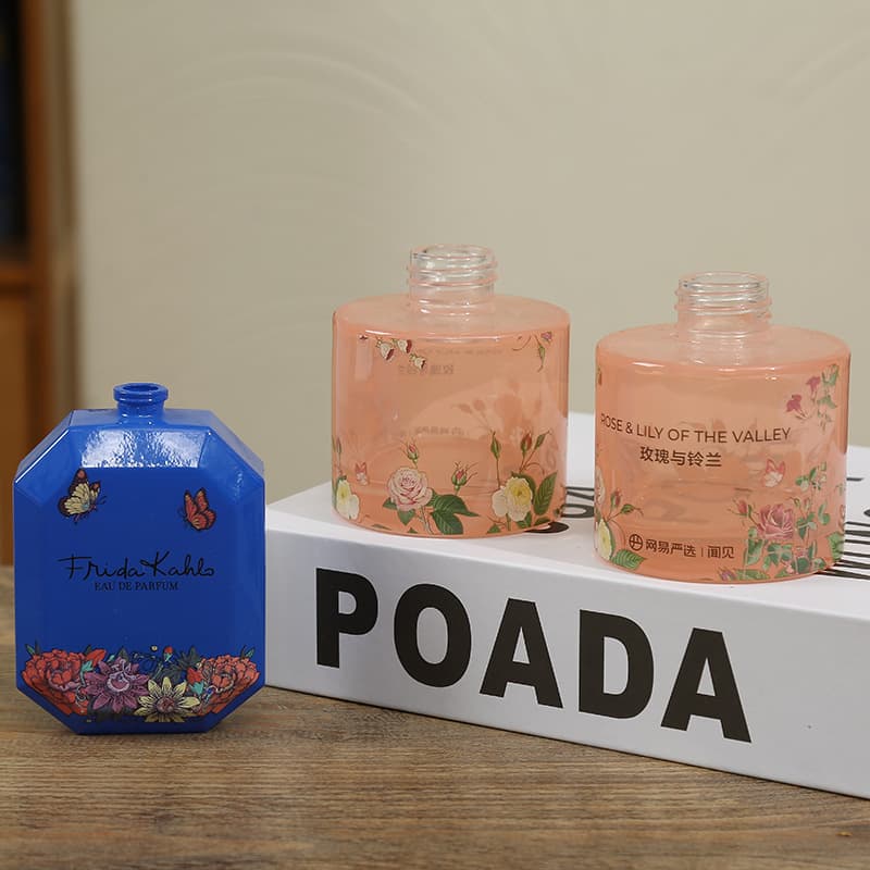 Manufacturer's custom heat transfer lamination customization, personalized customization, durable graffiti cartoon pattern film, water stickers, fragrance ornaments
