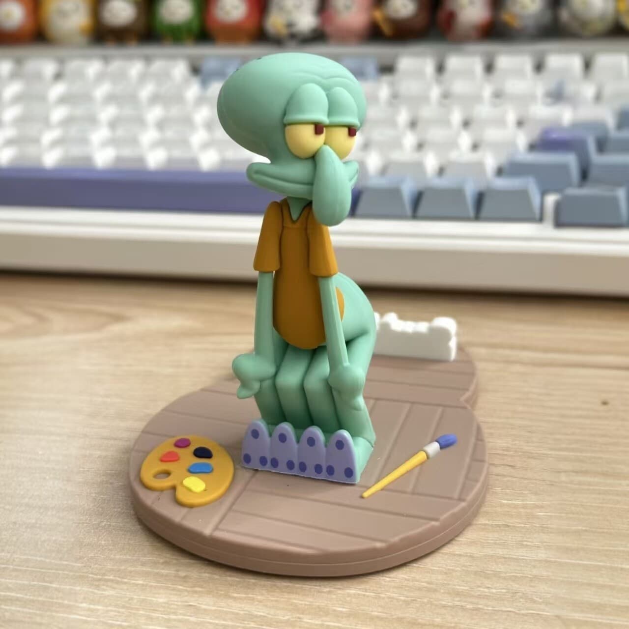Cute and creative Squidward mobile phone desktop drama office ornaments violent lazy Squidward mobile phone holder