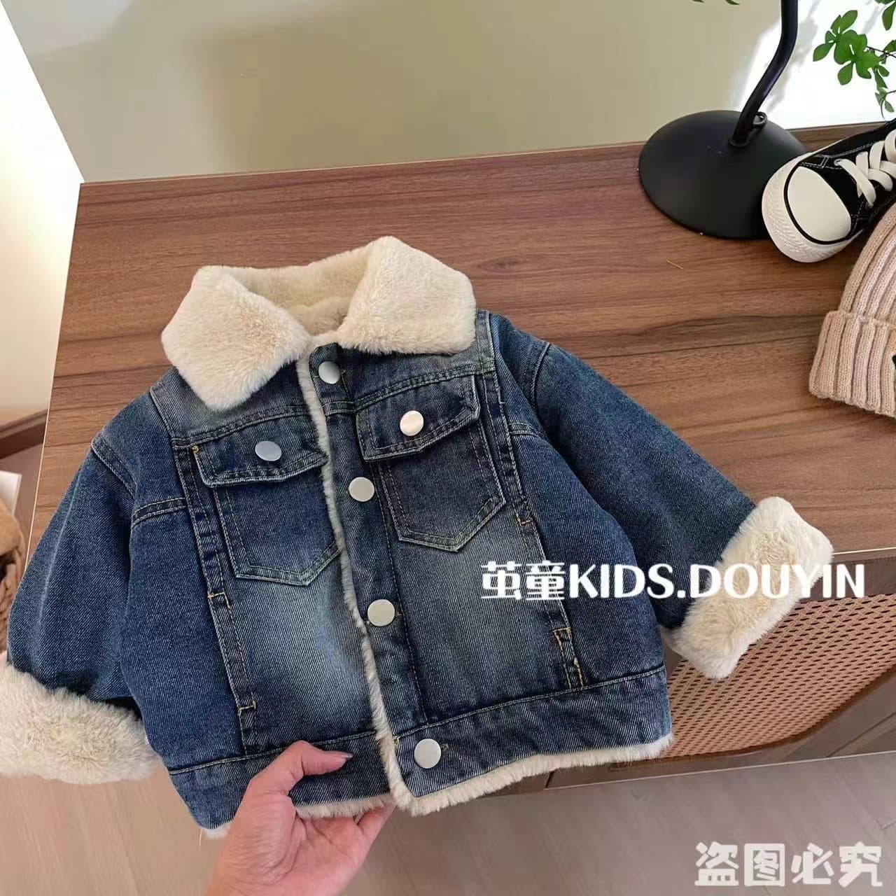 Children's Denim Jacket with Fleece Lining, New Autumn/Winter Baby Girl Thickened Rabbit Fur Collar Jacket for Boys and Girls