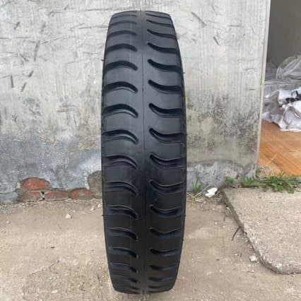 7.00-20 Light Truck Tires with Herringbone Tread for Anti-Slip and Wear Resistance