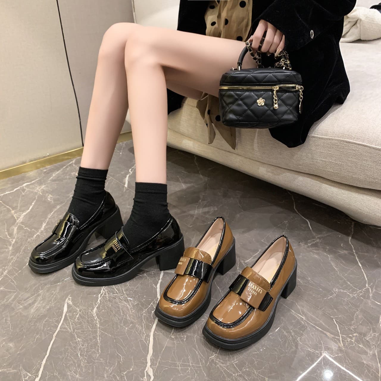 French-style patent leather chunky heeled flats, new autumn 2025 style, perfect for pairing with skirts, elegant and fashionable leather shoes.