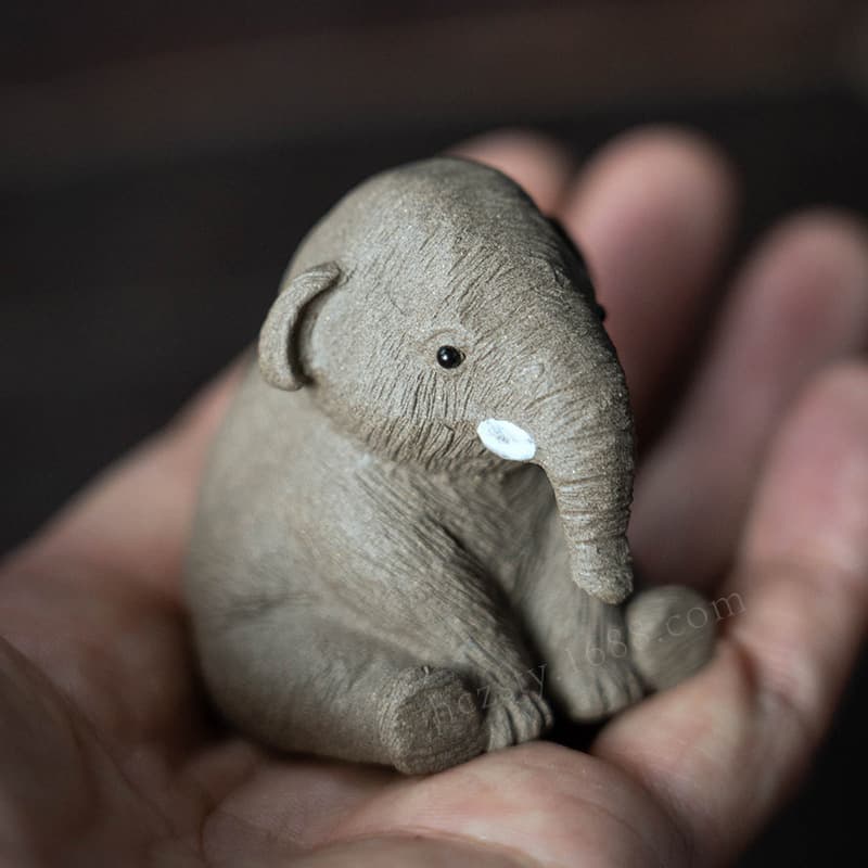 Yixing purple clay tea pet elephant figurine, exquisite handmade ceramic elephant tea set, tea table, handmade tea toys wholesale.