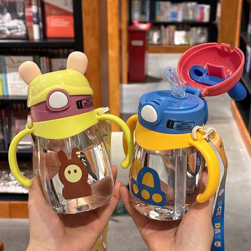 Super cute cartoon children's water bottle for summer, portable, suitable for boys and girls, with straw and handle, perfect for kindergarten babies learning to sip.
