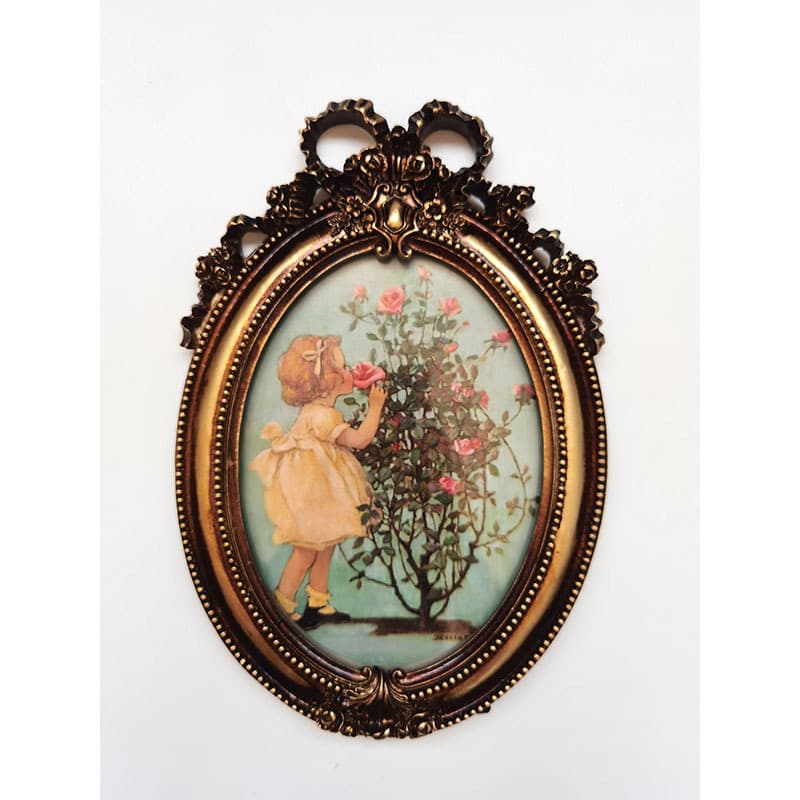 Embossed Craft Desktop Ornament Niche Vintage Decorative Painting Oval Resin Photo Frame Display for Bedroom Living Room Decoration