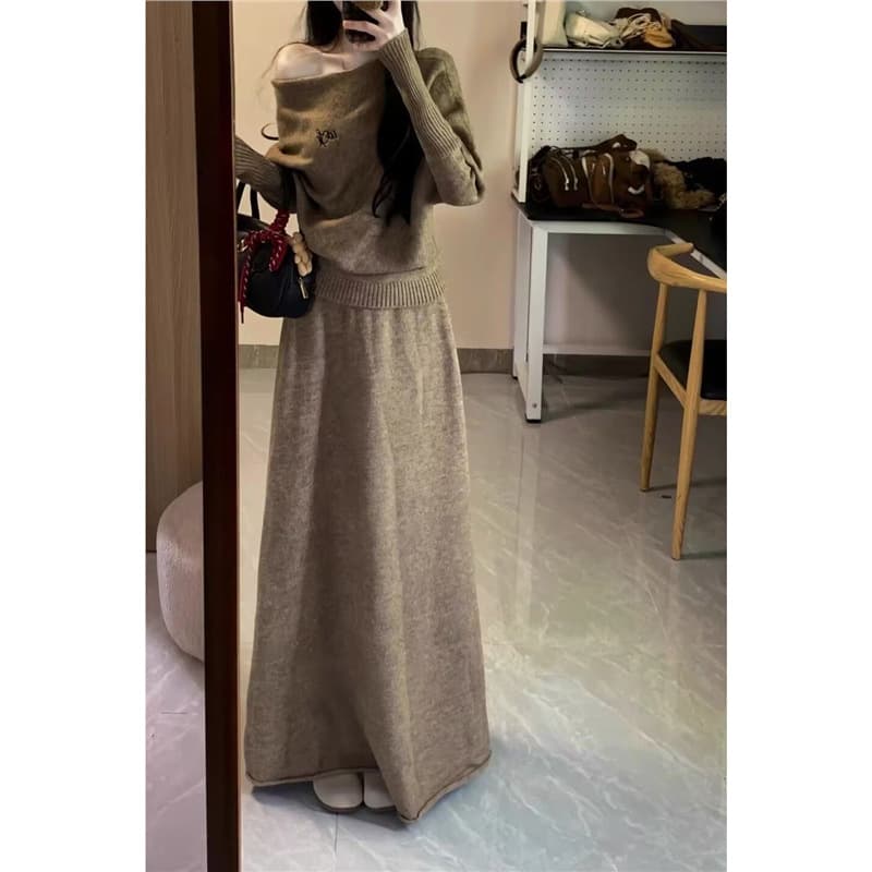 Women's Suit Set / Korean Style Hot Girl Off-Shoulder Long-Sleeve Knitted Sweater Top + Autumn/Winter High-Waisted Slimming Skirt