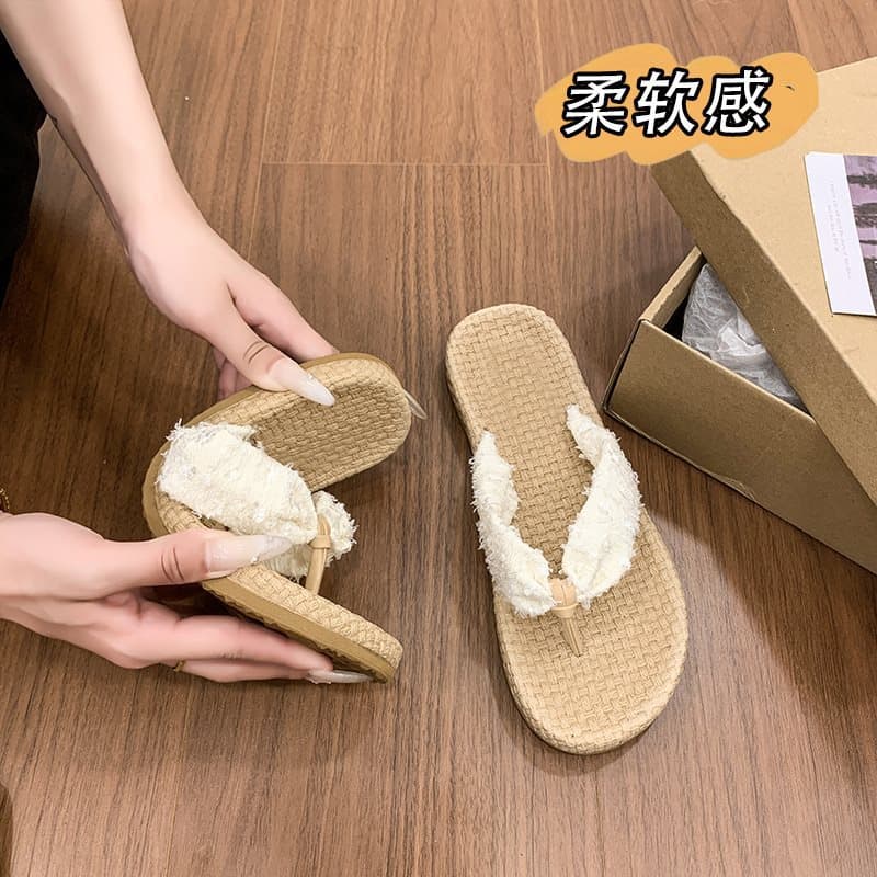Lightweight Summer Casual Style Versatile 2026 New Soft-Soled Outdoor Flip-Flops for Women, Vacation Slippers