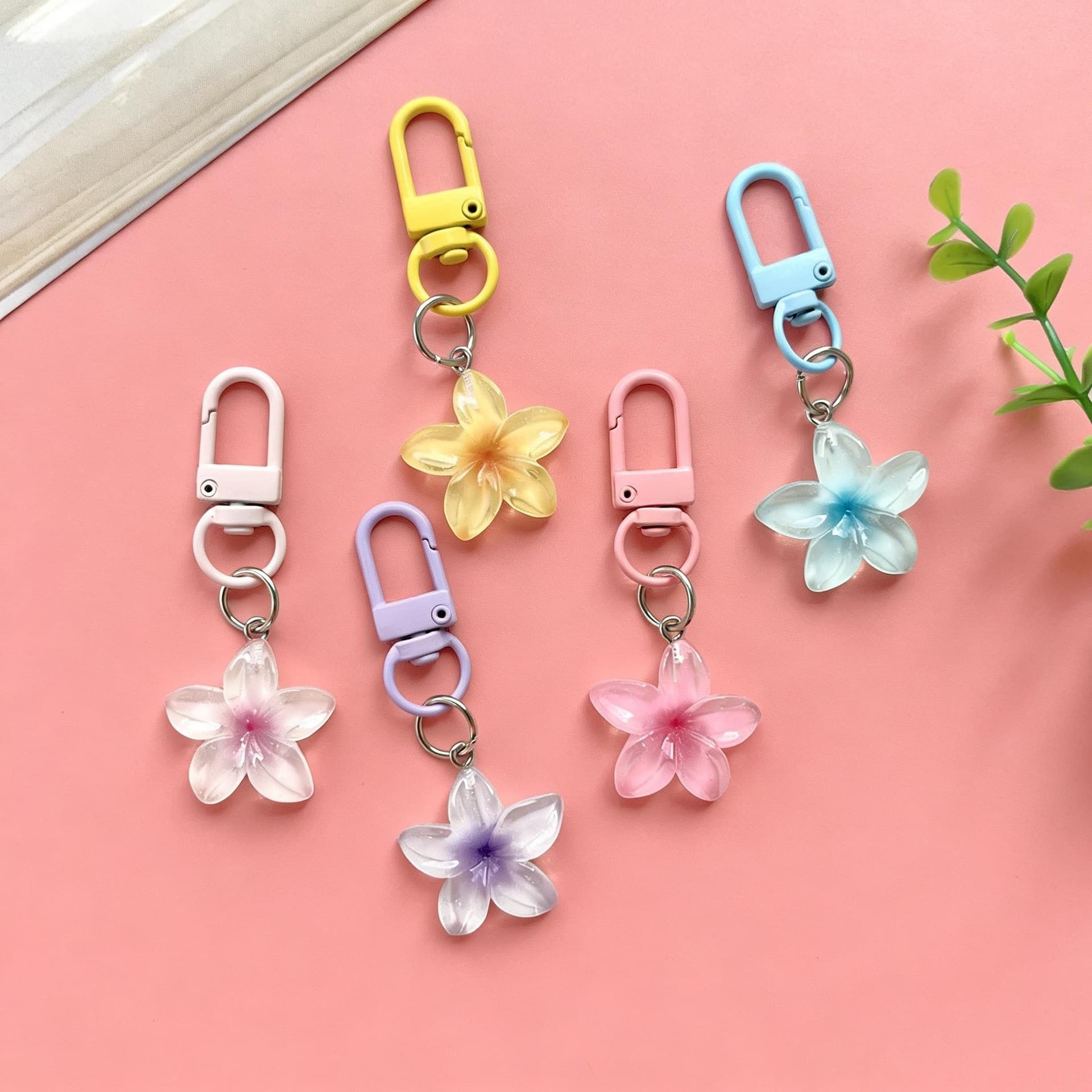 Colorful Transparent Small Flower Keychain, Ins-style Cute Key Ring for Women, Bag Charm, Earphone Case Decoration