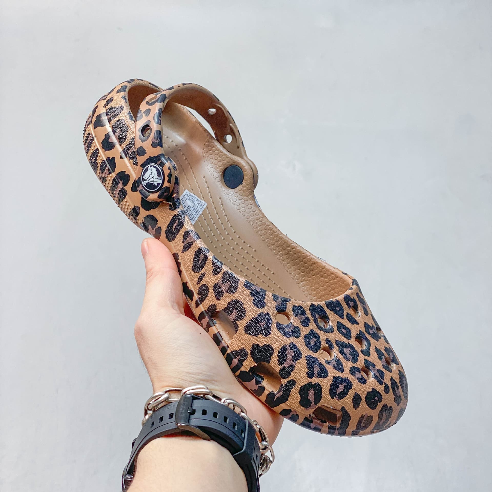 Putian Shoes, Genuine Crocs Leopard Print Clogs for Women, New Summer Style Closed-Toe Ballet Shoes, Fashionable and Versatile