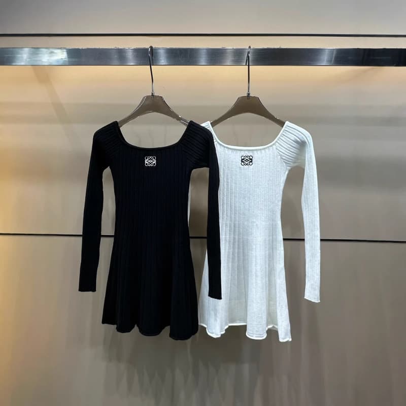 25 Early Autumn New Simple Embroidered Logo Accent Solid Color Off-Shoulder Slim Fit Knit Dress Women's