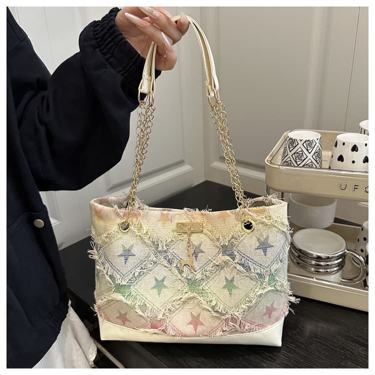 Simple and trendy denim chain shoulder bag tote bag for women, casual and stylish with minimalist design