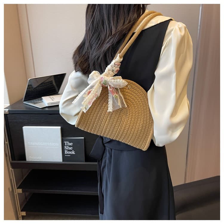 Woven Bag Women's 2023 New French Niche Summer All-match Portable Shoulder Bag High-end Sense Explosive Underarm Bag