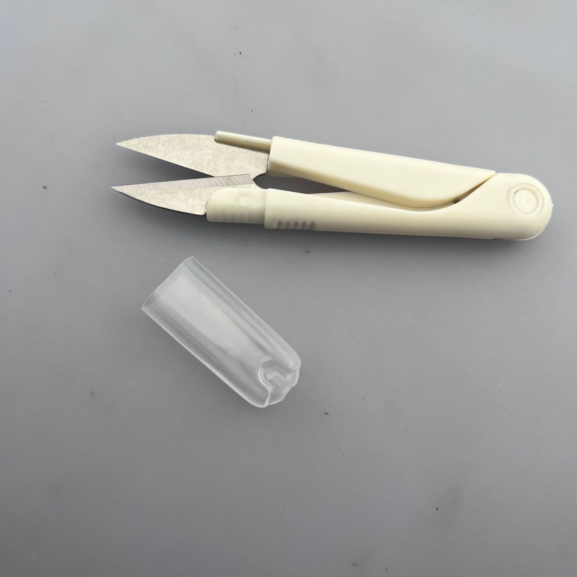 Stainless Steel U-Shaped Thread Snips with Cap, Sewing Scissors for Home Trimming, Sewing Craft Scissors