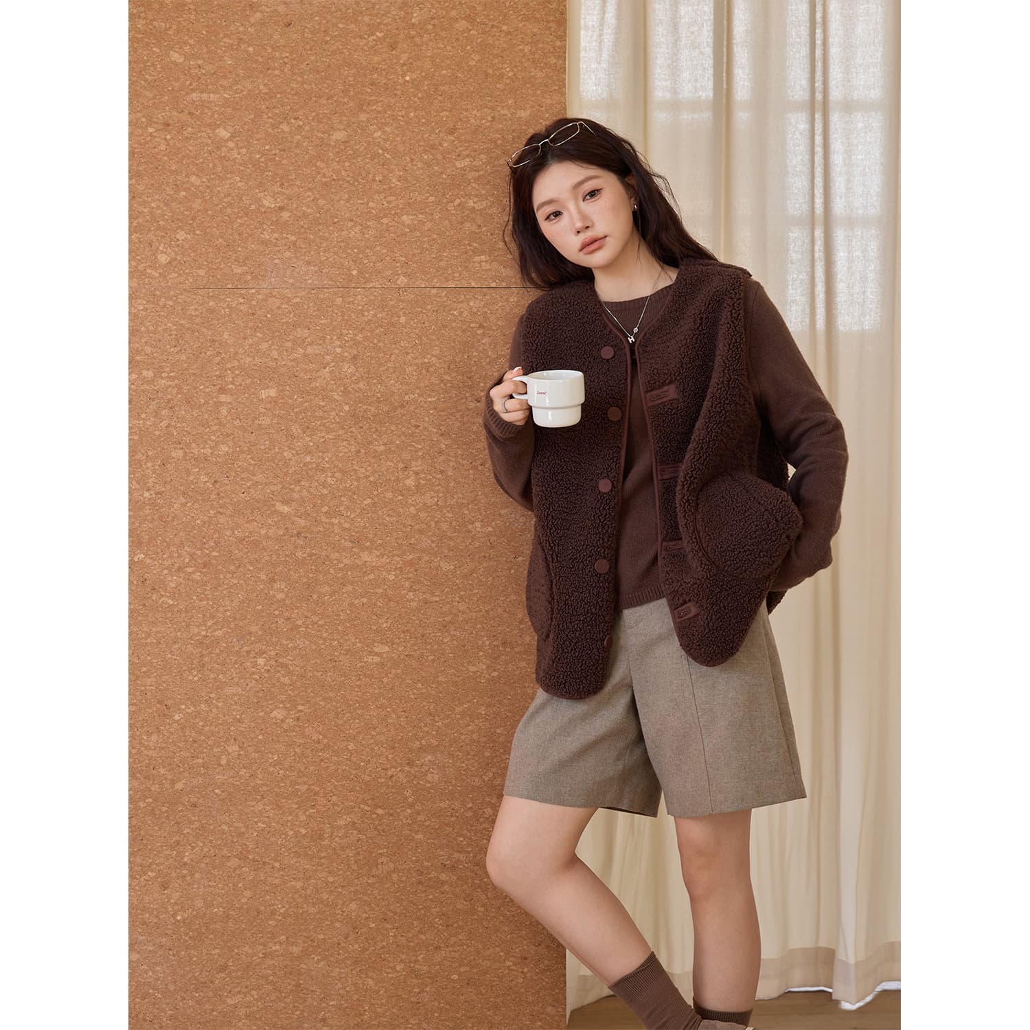 Plus-Size Women's Clothing 2025 Autumn/Winter Korean Style Large Pocket Lamb Fur Vest, Round Neck Sleeveless Loose Warm Jacket