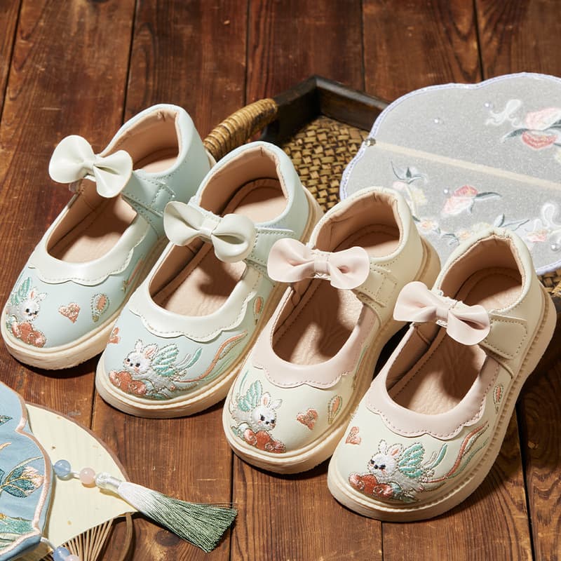Girls' Princess Shoes, 2024 Spring/Autumn Season Little Rabbit National Style Dance Shoes, Embroidered Children's Shoes, Medium to Large Size Girls' Flats