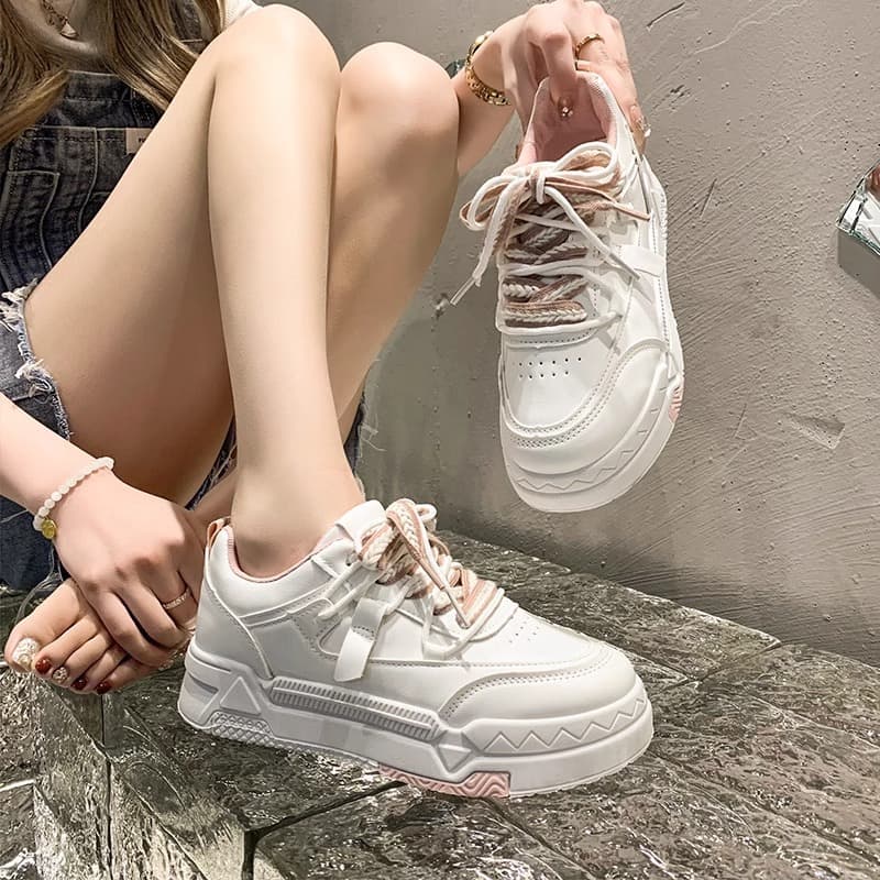 Popular Hong Kong Style Thick-Soled White Shoes for Women in Spring and Autumn, High-End 2025 New Niche Versatile Casual Sports Sneakers