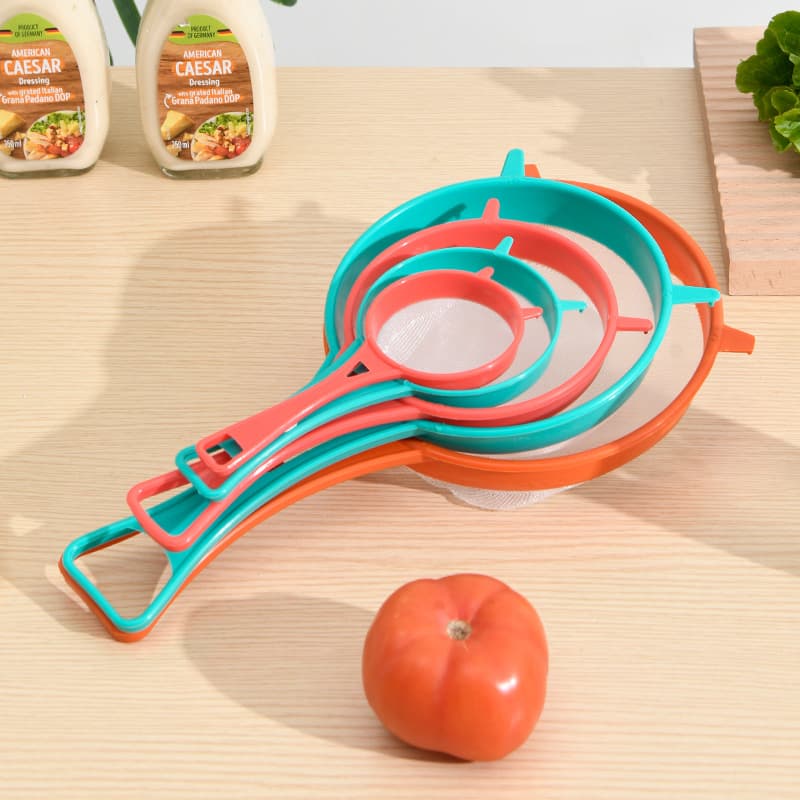 Semi-Automatic Plastic Hand-Held Flour Sieve, Household Flour Sifter, Baking Tool, Round Long Handle Flour and Sugar Powder Sieve