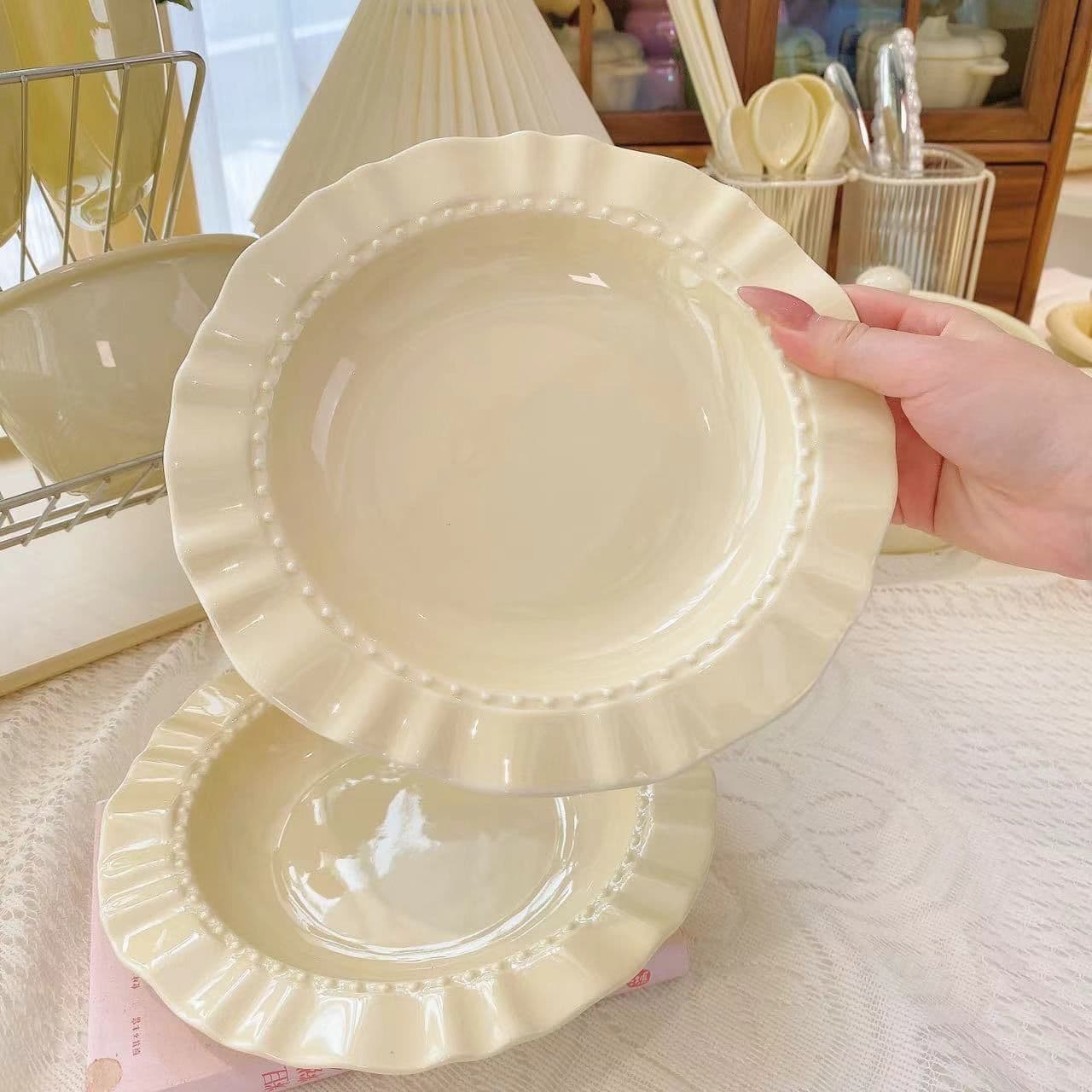 Creamy ruffled rim plate, home breakfast fruit plate, salad plate, dinner plate, plastic plate, cream style straw hat plate
