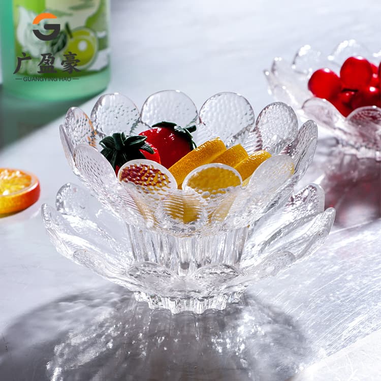 Nordic-style Embossed Glass Dessert Bowl, Transparent Petal Salad Bowl for Ice Cream, Fruit, Bird's Nest, and Yogurt