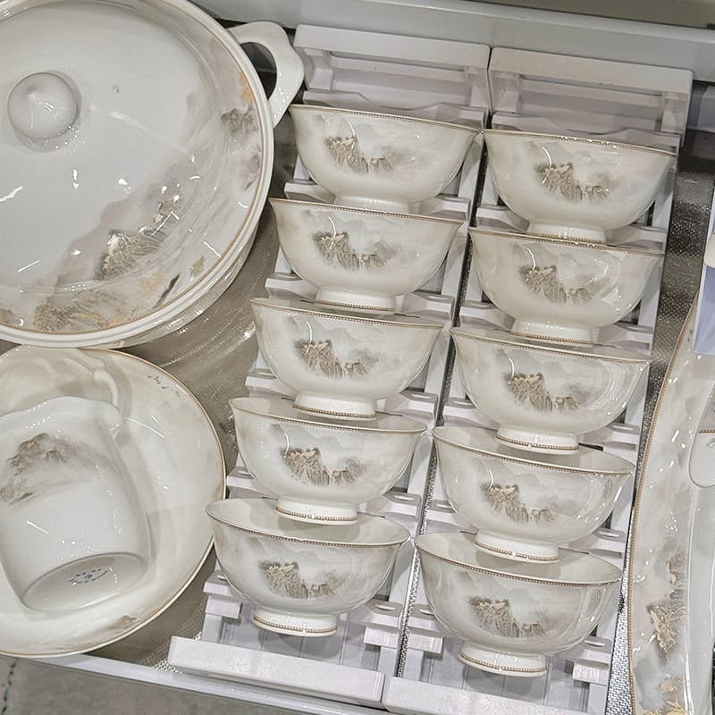 Jingdezhen Chinese-style ceramic dinnerware set, high-end kitchenware plates and bowls, complete bowl and chopstick set, porcelain bowls