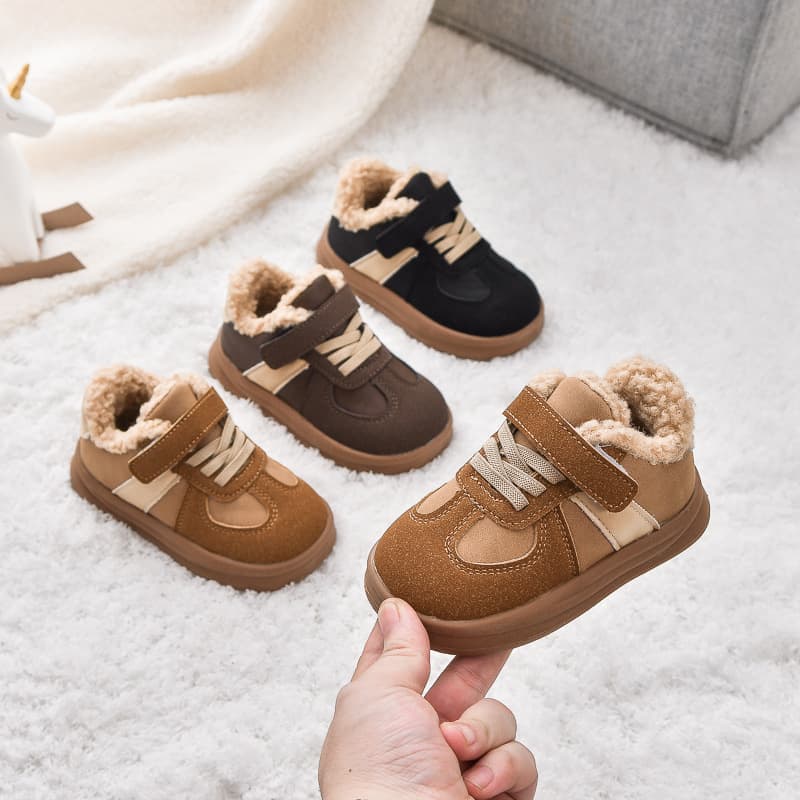 Children's Warm Board Shoes 2026 Winter New Boys Black Retro Casual Thick Cotton Warm Shoes Boys and Girls Shoes