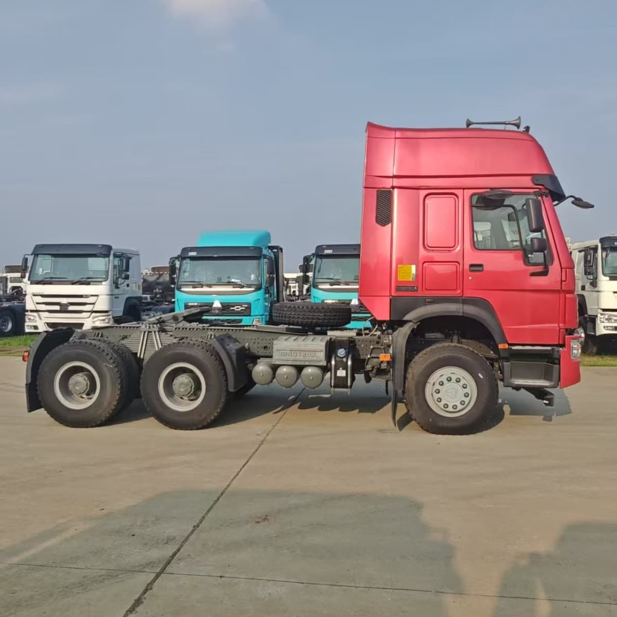 Export to Africa 371HP used Howo tractor | Low-price export of logistics terminal transport vehicles