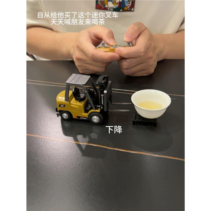 Spray Remote Control Forklift, Electric Crane, Simulated Loader Excavator Model, Engineering Vehicle Children's Toy