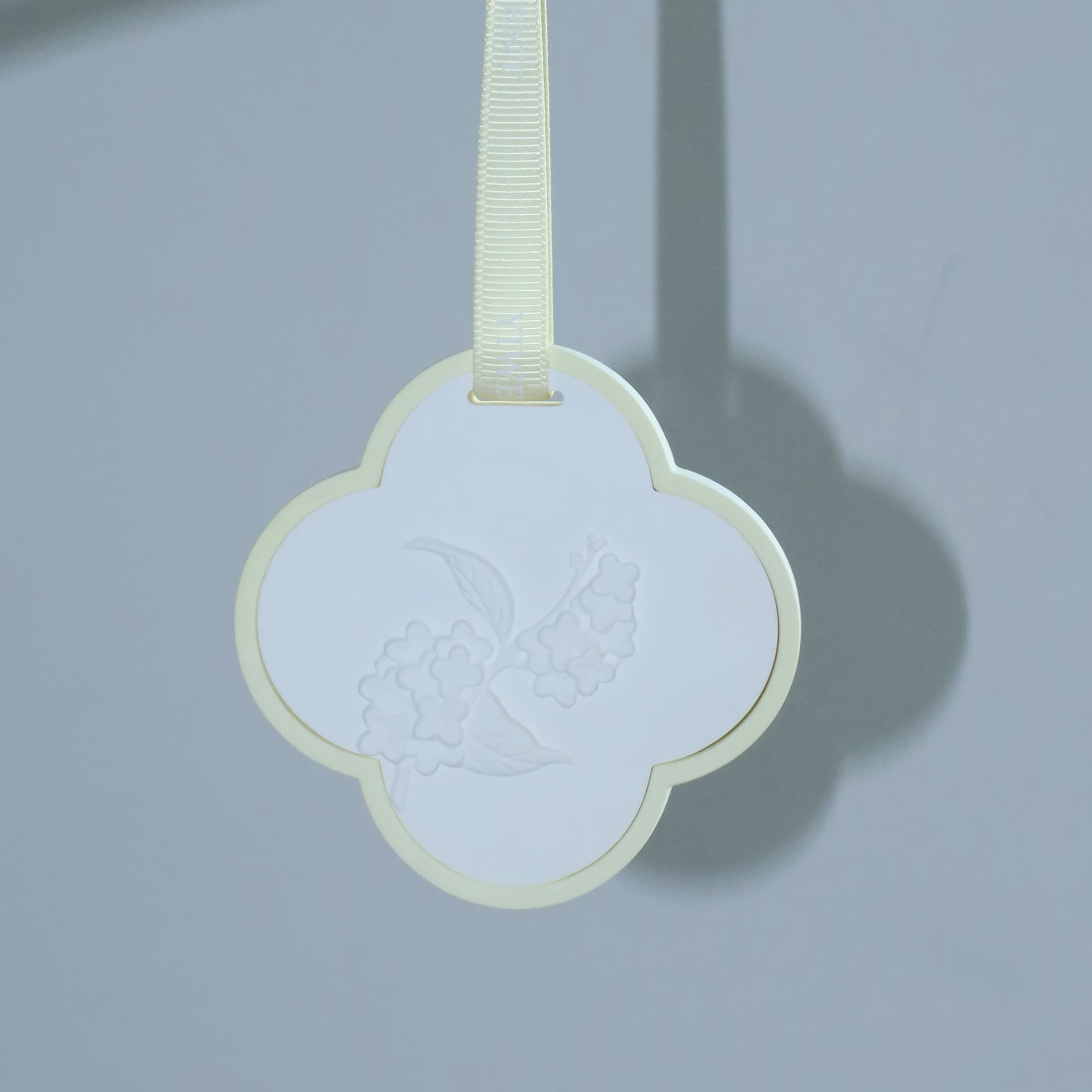 Yiwei Flameless Aromatherapy Diffuser Stone with Osmanthus Scent, Plaster Scented Discs for Wardrobe and Car Fragrance