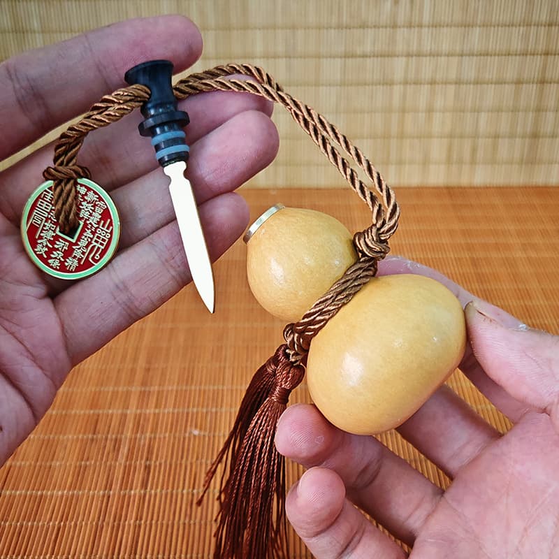 Sword-nurturing gourd with small sword accessories, finished product copper inlaid mouth, cultural play lightning strike pattern gourd hand pieces, ornaments, engraved red characters