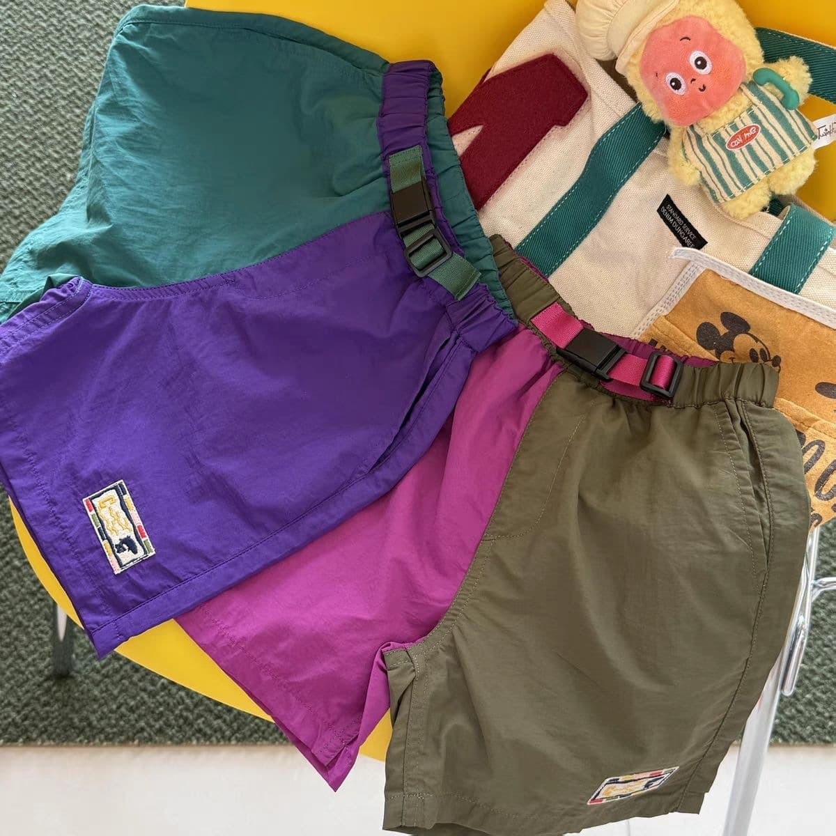 2026 Medium Large Kids Quick-Dry Shorts Summer Thin Outdoor Wear Beach Shorts Boys Girls Color-Block Shorts