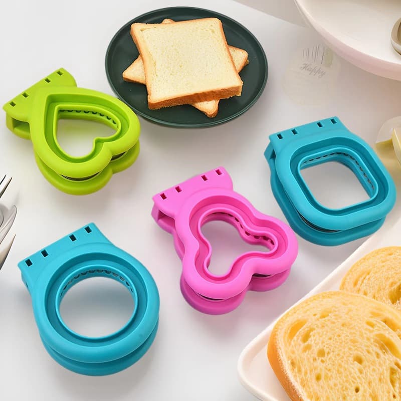 Kids Sandwich Cutter and Sealer Sandwich Cutting Sealing Pocket Sandwich Bread Mold Baking Tool