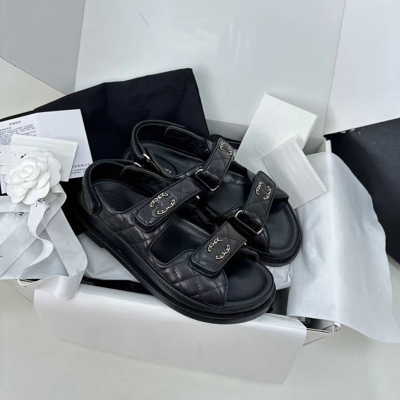 Dongguan Custom High-End 26 Chanel-Style Summer Coin Button Velcro Sandals Women's Genuine Leather Flat Open-Toe Roman Beach Shoes