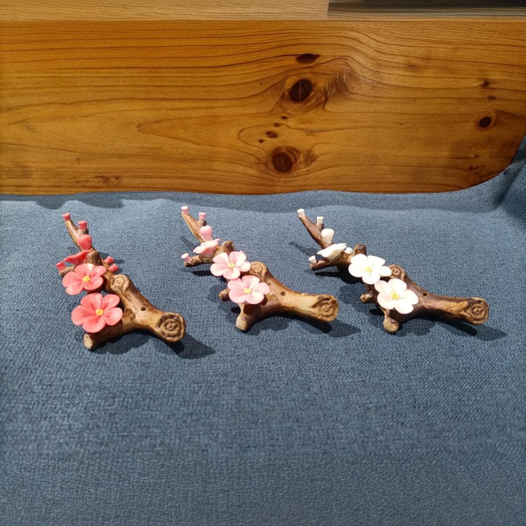 Handmade Ceramic Plum Blossom Calligraphy Brush Chopstick Rest Pen Holder, Tea Pet Incense Burner Small Decoration Desk Ornament Wholesale