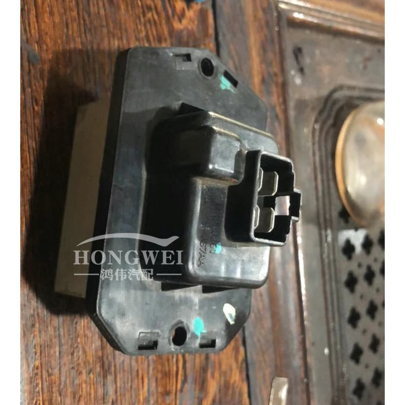 Suitable for 2007 Mitsubishi Galant air conditioner blower resistance wind speed gear size adjustment control module