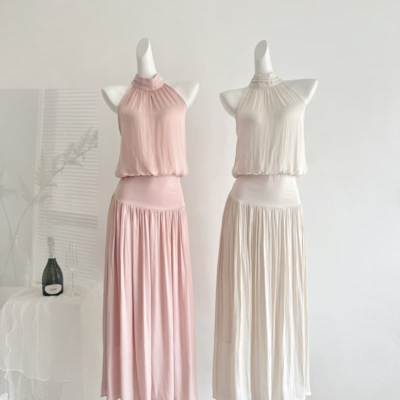 Schnei Yishi Camellia Acetate-Imitation Breathable French Halter Neck Vest and Skirt Set