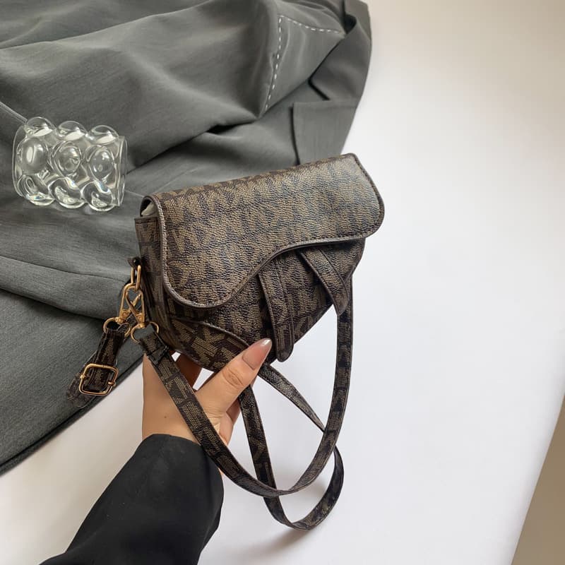 Classic Light Luxury Best-Seller Saddle Bag 2024 Cross-Border New Style Niche Design Trendy Textured Underarm Crossbody Bag bags
