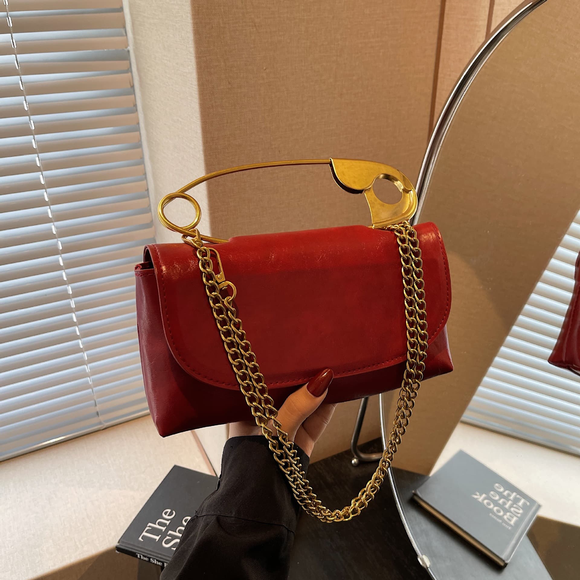 Simple and stylish shoulder bag for women, 2025 summer new arrival, minimalist casual fashion small square bag, vintage crossbody bag for women
