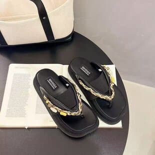 French Elegant Thick-Soled Sandals for Women Summer 2026 New Trendy Comfortable Beach Sandals