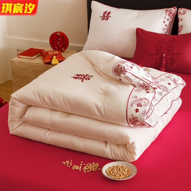 Factory wholesale tribute satin soybean antibacterial wedding festive quilt, marriage dowry quilt core, bridal chamber thickened quilt core non-pilling