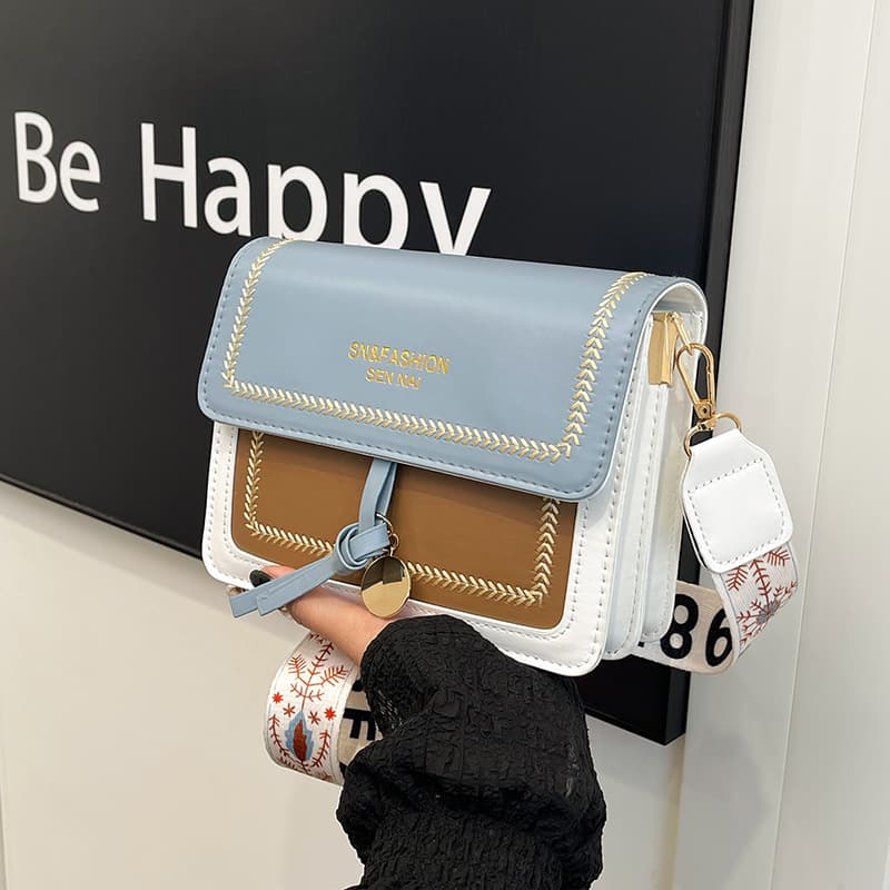 This year's popular small bags, women's bags, new Korean version, versatile contrasting color single shoulder crossbody bag, fashionable texture small square bag
