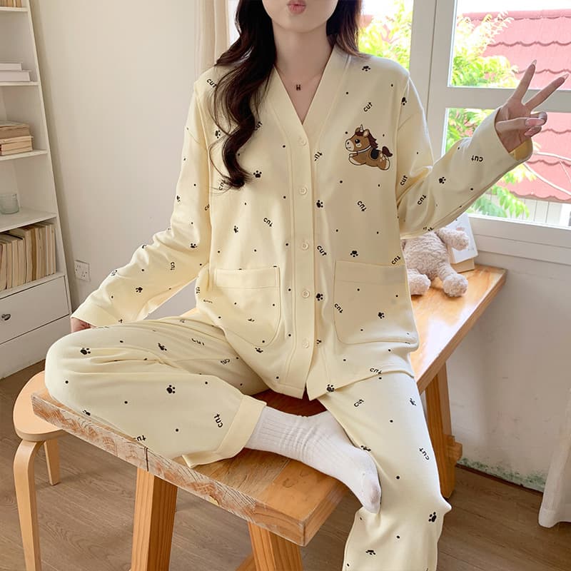 Spring, autumn and summer thin postpartum confinement clothes with breast pads for postpartum women, sweat-absorbent maternity pajamas, lactation suit