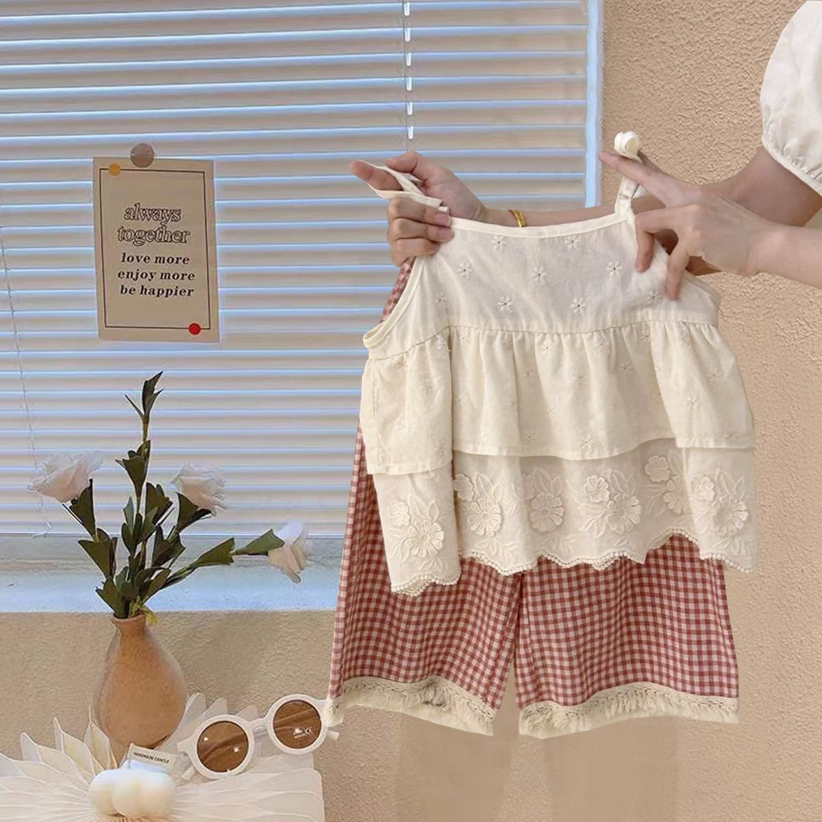 Korean version of children's clothing 2025 summer girls' lace embroidered suspender suit children's baby plaid wide-leg pants two-piece set