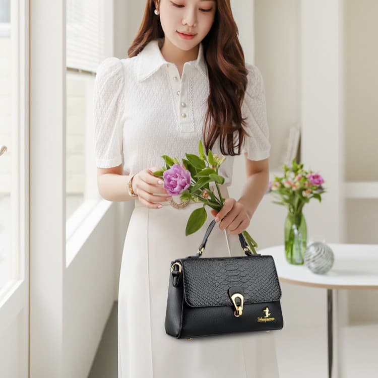 Cross-border new high-end texture shoulder bag, versatile, light, luxurious and atmospheric, portable shoulder crossbody bag, female factory direct sale