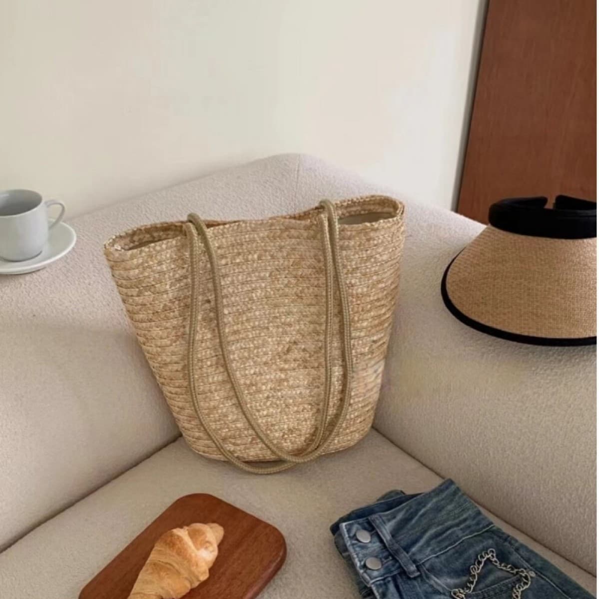 2026 Niche Cylindrical Straw Women's Bag Beach Bag Woven Craft Versatile Nordic Style Woven Bag