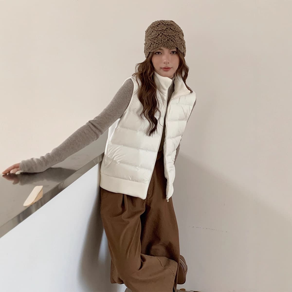 Antinglu New Down Vest for Women, High-End Feel White Duck Down Autumn/Winter Vest, Warm Outer Wear Versatile Top
