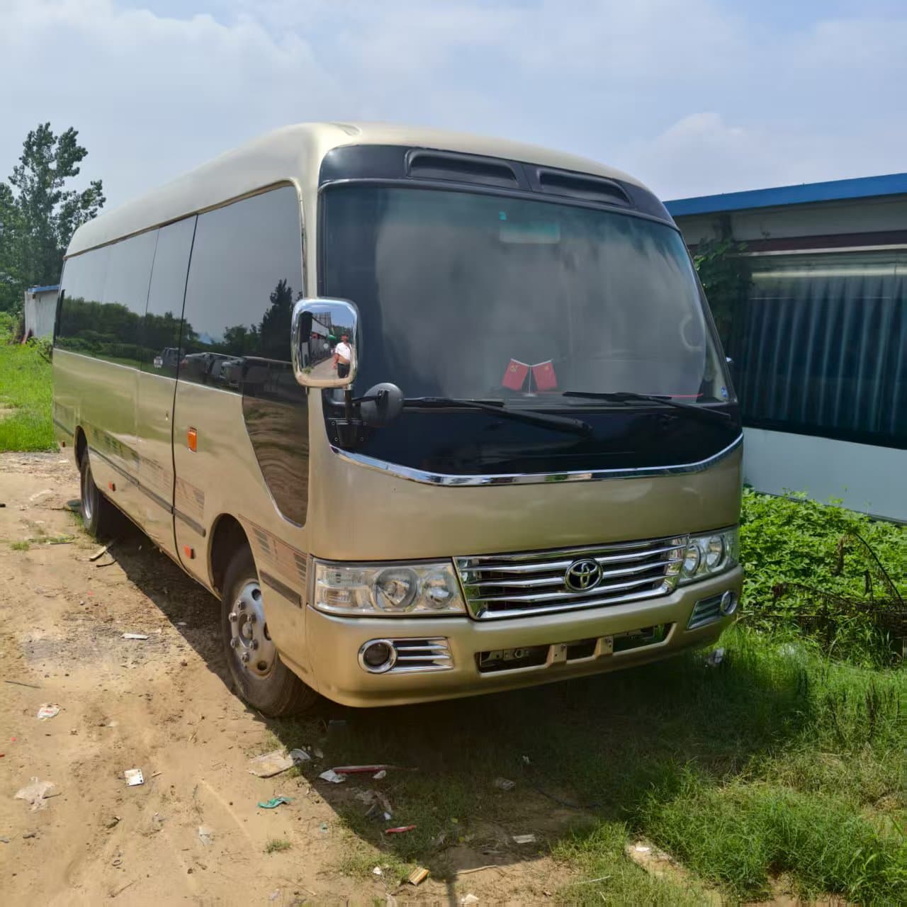 Export to Africa Used Toyota Coaster 23-Seat Minibus 14-Seat Toyota Hiace Business Van
