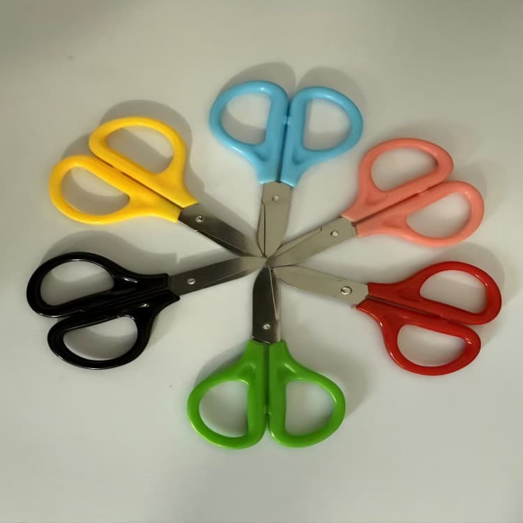 Factory direct supply of children's mini DIY stainless steel safety scissors and sewing kit with matching small scissors.