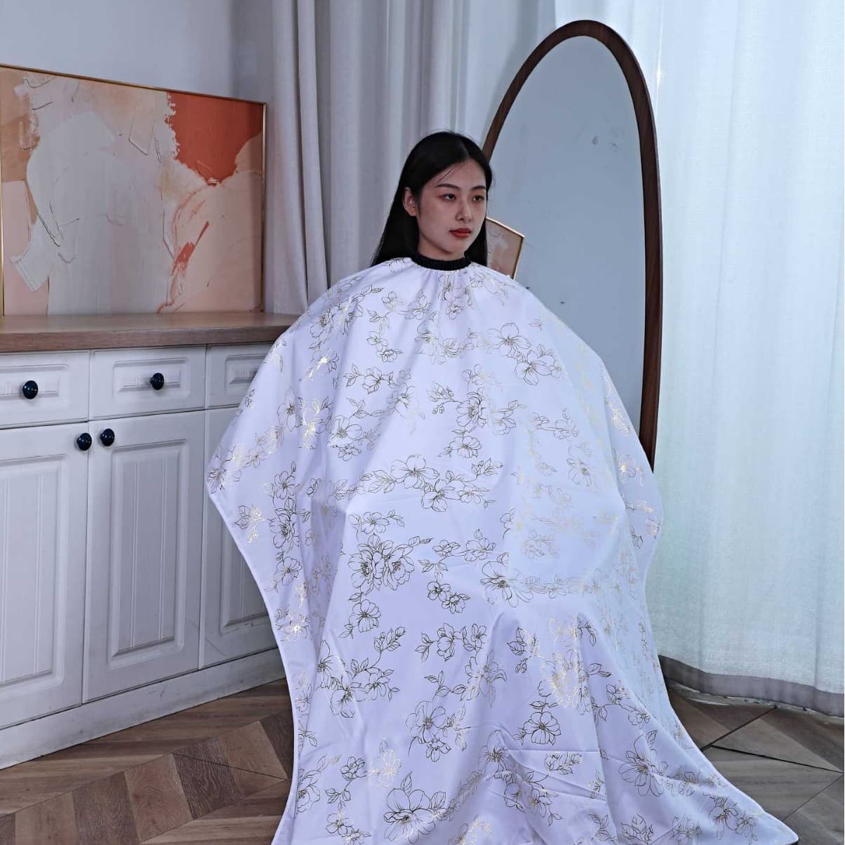 Gold-Stamped Printed Cape for Hairdressing, Salon Use, Hairdressing Supplies, Large Size Cape for Hair Treatment, Perm, and Dyeing