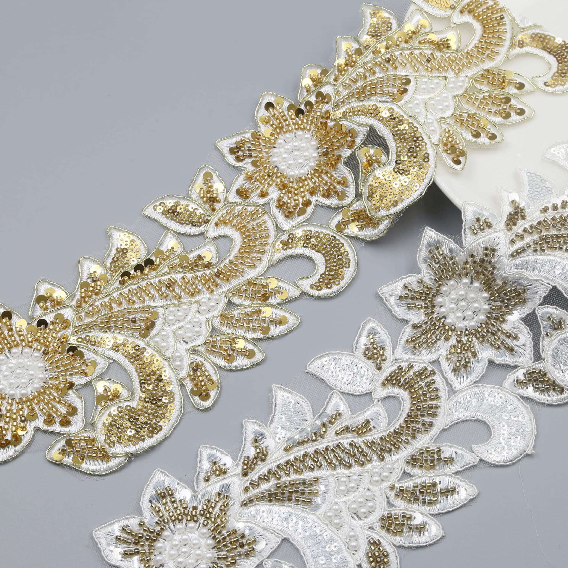 Wholesale pearls, lace, clothing, wedding accessories, bags, necklaces, dresses, headbands, belts, clothing accessories