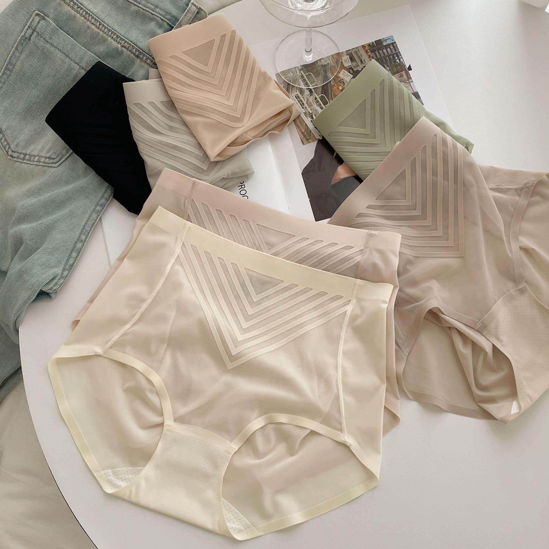 Cooling Ice Silk Quick-Dry High-Waist Tummy Control Lifting Seamless Women's Breathable Invisible Triangle Panties